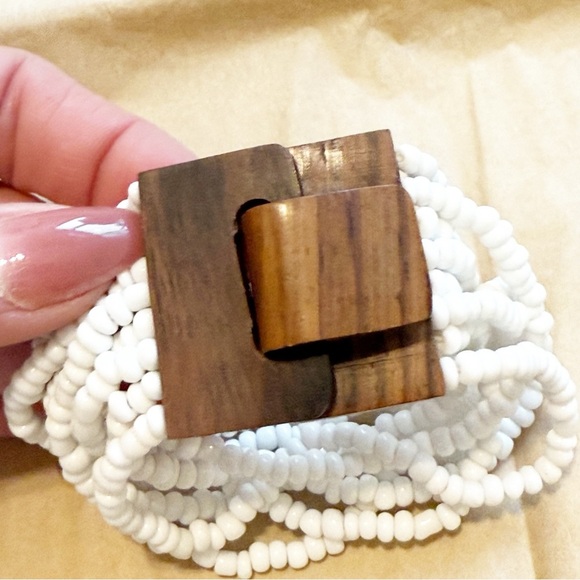 Beaded white bracelet - Picture 3 of 3